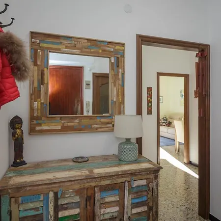 Casa Dany, Luminoso Trilocale Con Grande Terrazza E Box Auto