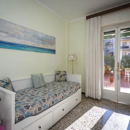 Casa Dany, Luminoso Trilocale Con Grande Terrazza, Box Auto E Ac