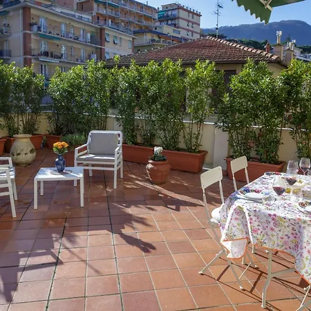 Casa Dany, Luminoso Trilocale Con Grande Terrazza, Box Auto E Ac
